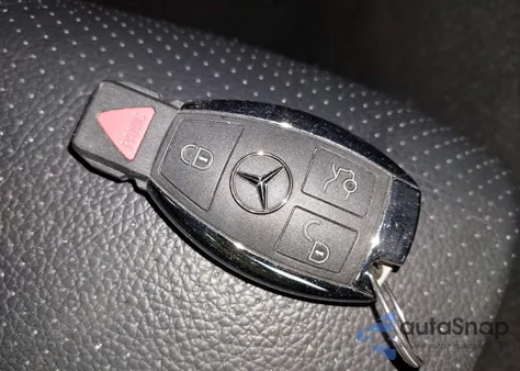 2016 Mercedes-Benz C 300 4Matic z USA, uszkodzony, nr VIN 55SWF4KB5GU166815